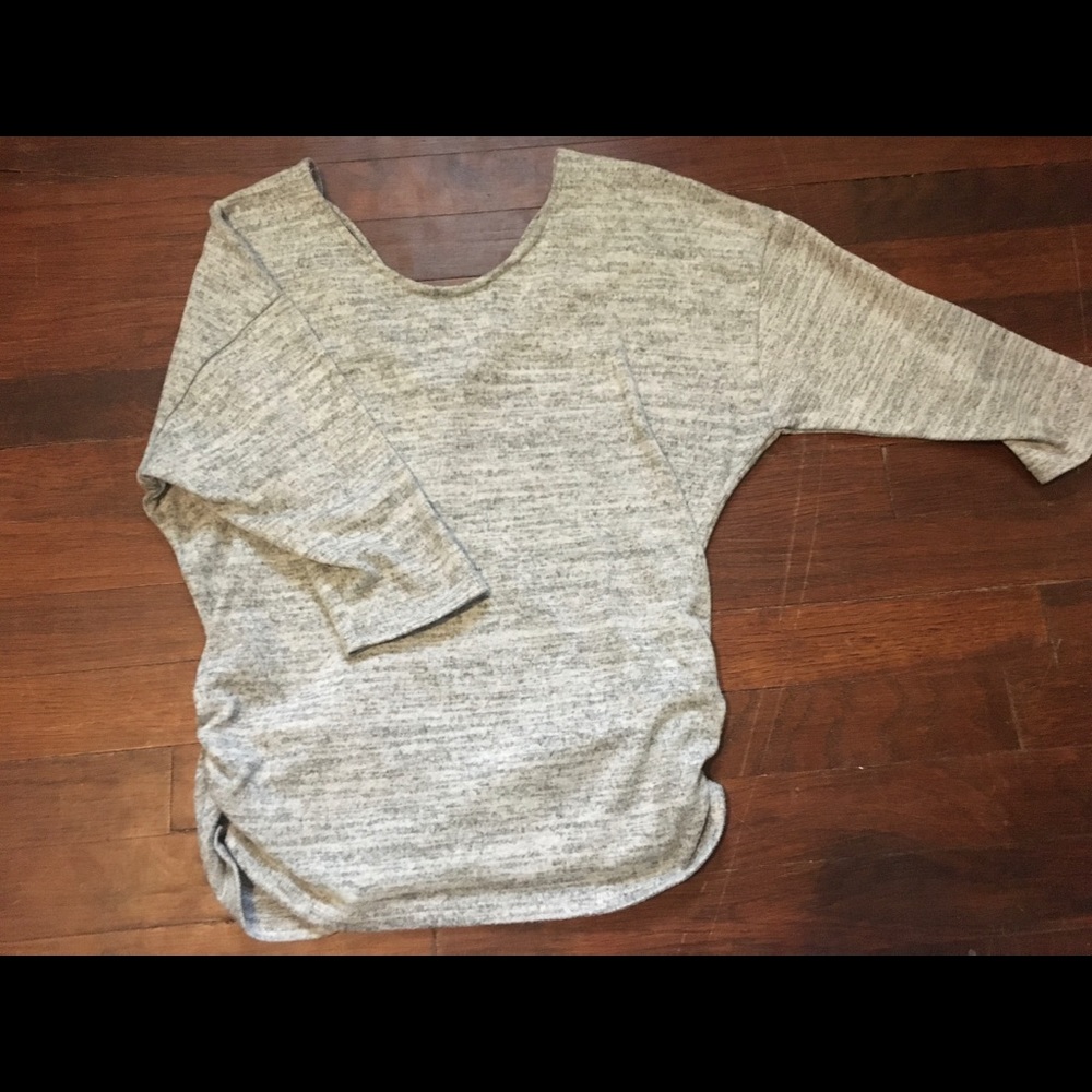 3/4 Sleeve Gray Sweater!